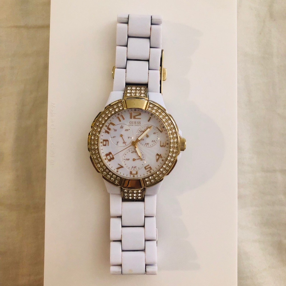 Guess watch in good condition needs battery